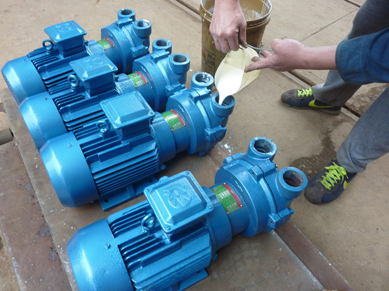 佛真還為2BVF水環(huán)式真空泵特制防銹潤(rùn)滑液 使防銹效果更好、轉(zhuǎn)動(dòng)更加流暢，效果更好！